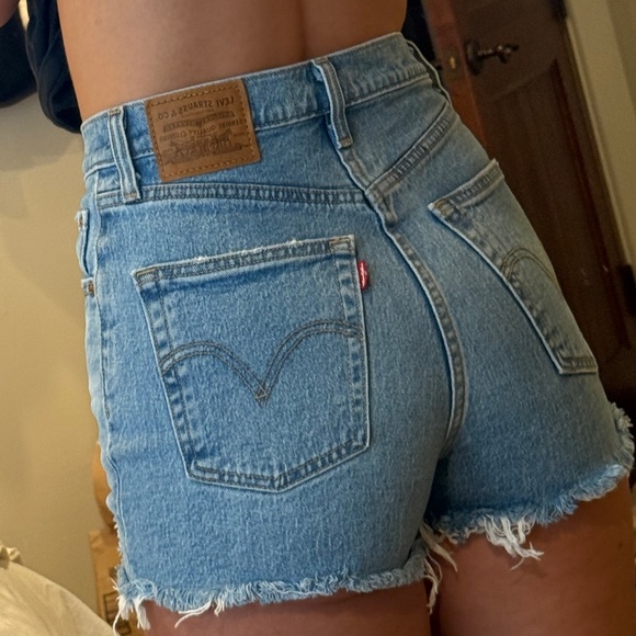 Levi’s Rib Cage Short - Picture 6 of 6